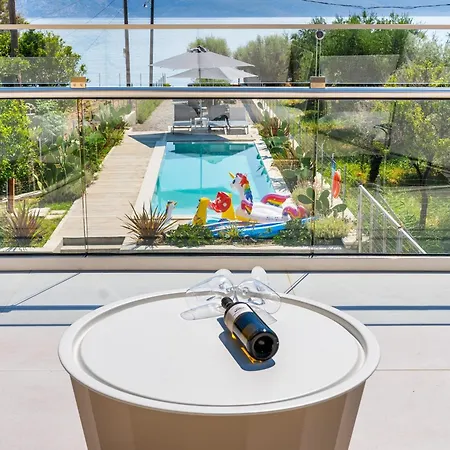 Blue Symphony And Apartman *