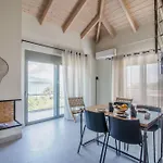 Blue Symphony And Apartamento Nikiana
