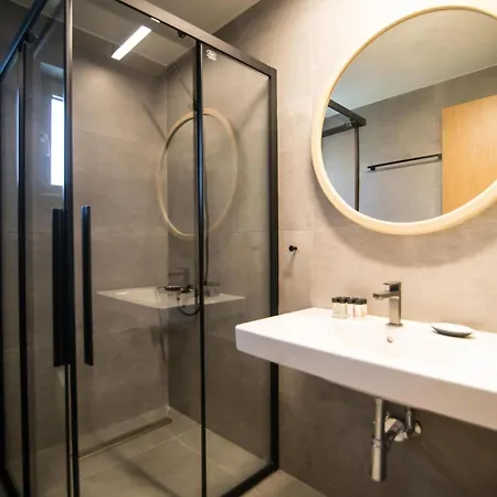 Blue Symphony And דירה ניקיאנה